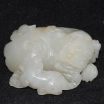Antike Jade Schnitzerei Foo Dog mit Jungem